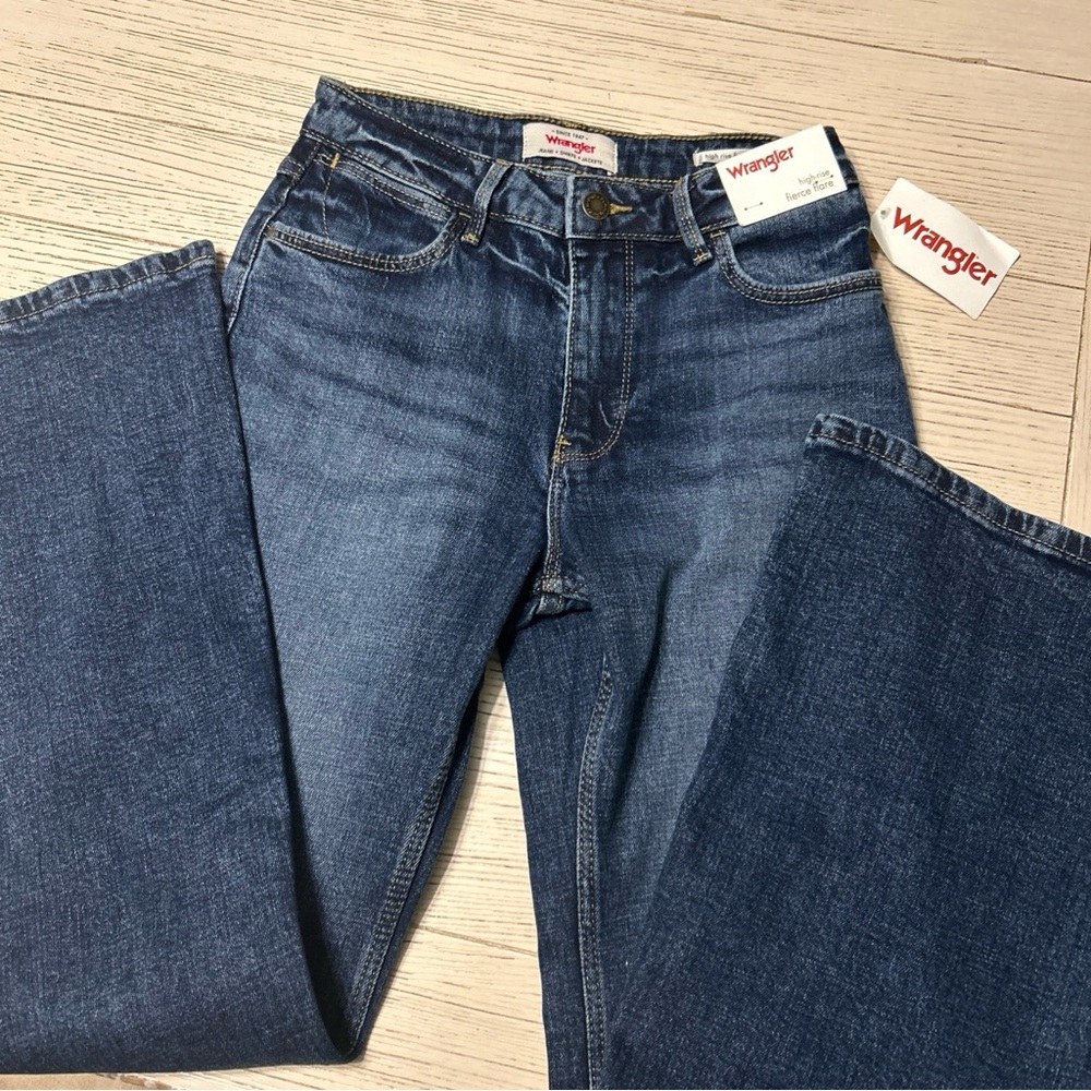 NEW Wrangler High Rise Flare Jeans Size 25x30 Women’s Dark Wash High Rise